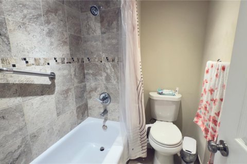 Condo in Weston, Florida, 2 bedrooms  № 2005079 - photo 19