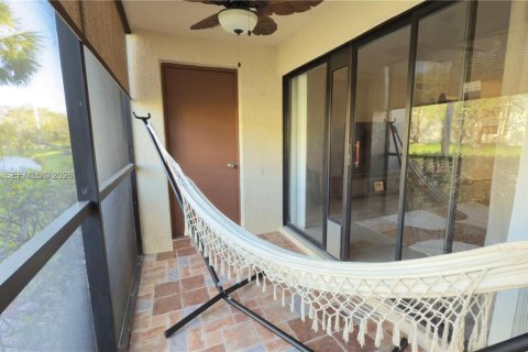 Condo in Weston, Florida, 2 bedrooms  № 2005079 - photo 12