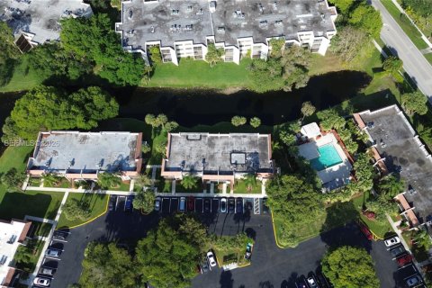 Condo in Weston, Florida, 2 bedrooms  № 2005079 - photo 24