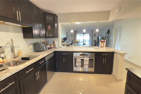 Condo in Weston, Florida, 2 bedrooms  № 2005079 - photo 6