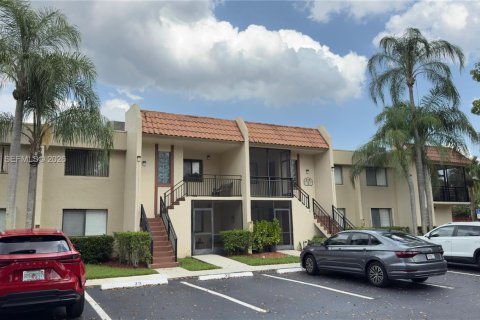 Condo in Weston, Florida, 2 bedrooms  № 2005079 - photo 2