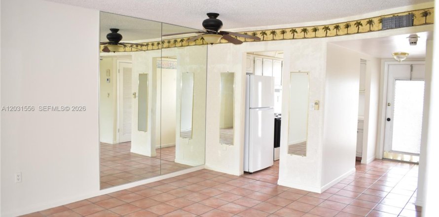 Condo à Sunrise, Floride, 2 chambres  № 2240906