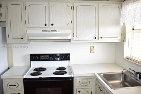 Copropriété à vendre à Sunrise, Floride: 2 chambres, 78.97 m2 № 2240906 - photo 4