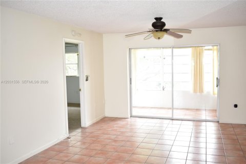 Copropriété à vendre à Sunrise, Floride: 2 chambres, 78.97 m2 № 2240906 - photo 6