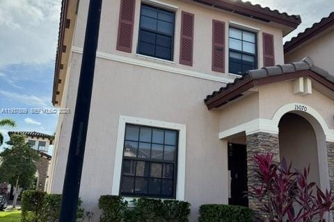Adosado en venta en Miami, Florida, 2 dormitorios, 131.55 m2 № 2053227 - foto 2