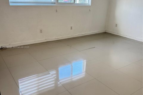 Снять в аренду квартиру в Майами-Бич, Флорида 1 спальня, 1357.67м2, № 2035716 - фото 15