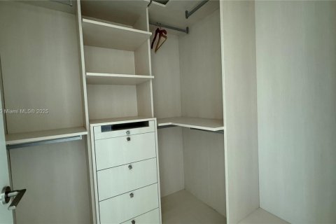 Condominio en venta en Sunny Isles Beach, Florida, 2 dormitorios, 141.58 m2 № 1954149 - foto 16