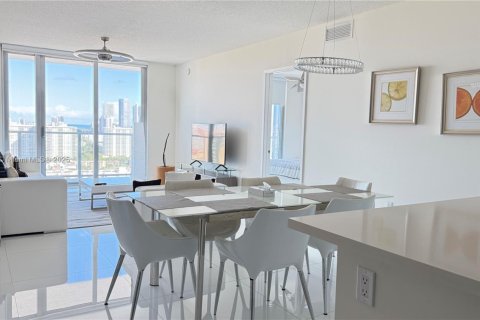 Condominio en venta en Sunny Isles Beach, Florida, 2 dormitorios, 141.58 m2 № 1954149 - foto 3