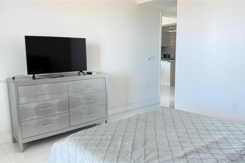 Condominio en venta en Sunny Isles Beach, Florida, 2 dormitorios, 141.58 m2 № 1954149 - foto 10