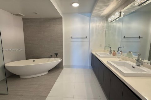 Condominio en venta en Sunny Isles Beach, Florida, 2 dormitorios, 141.58 m2 № 1954149 - foto 13