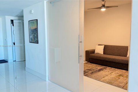 Condominio en venta en Sunny Isles Beach, Florida, 2 dormitorios, 141.58 m2 № 1954149 - foto 19