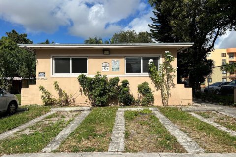 Villa ou maison à louer à Miami, Floride: 254.92 m2 № 1930885 - photo 1