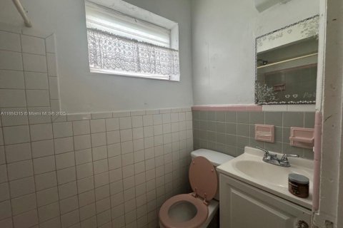 Villa ou maison à louer à Miami, Floride: 254.92 m2 № 1930885 - photo 5