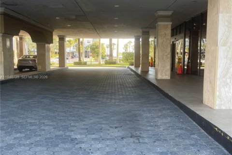 Снять в аренду кондоминиум в Санни-Айлс-Бич, Флорида 1 спальня, 66.89м2, № 2005305 - фото 2