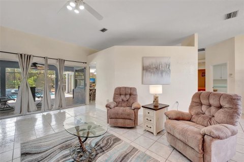 House in Port Charlotte, Florida 4 bedrooms, 262.26 sq.m. № 1775452 - photo 13