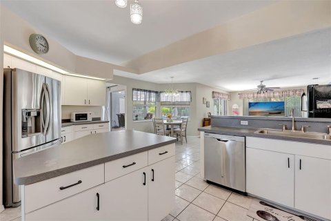House in Port Charlotte, Florida 4 bedrooms, 262.26 sq.m. № 1775452 - photo 9