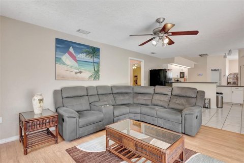 House in Port Charlotte, Florida 4 bedrooms, 262.26 sq.m. № 1775452 - photo 4