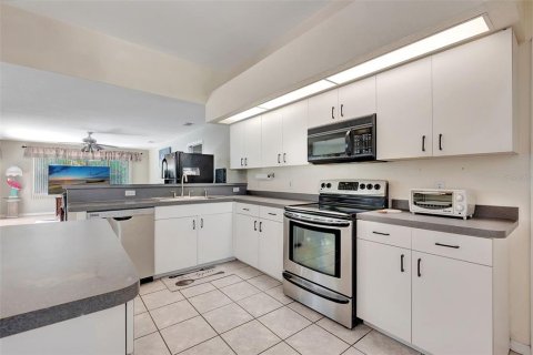 House in Port Charlotte, Florida 4 bedrooms, 262.26 sq.m. № 1775452 - photo 6