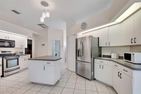 House in Port Charlotte, Florida 4 bedrooms, 262.26 sq.m. № 1775452 - photo 7
