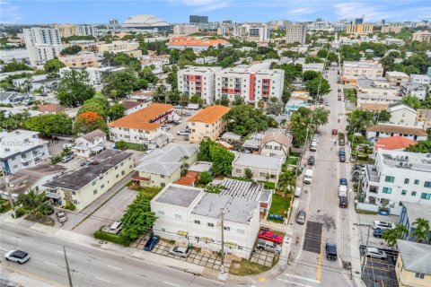 Villa ou maison à louer à Miami, Floride: 4 chambres, 341.79 m2 № 2179789 - photo 5