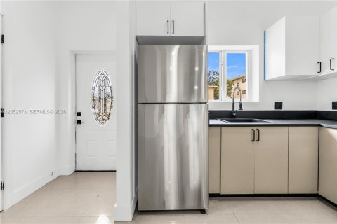 Villa ou maison à louer à Miami, Floride: 4 chambres, 341.79 m2 № 2179789 - photo 12