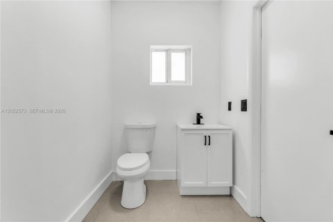 Villa ou maison à louer à Miami, Floride: 4 chambres, 341.79 m2 № 2179789 - photo 18
