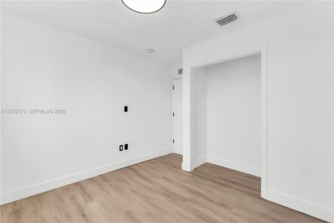Villa ou maison à louer à Miami, Floride: 4 chambres, 341.79 m2 № 2179789 - photo 22