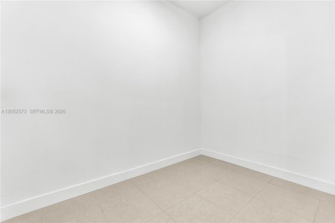 Villa ou maison à louer à Miami, Floride: 4 chambres, 341.79 m2 № 2179789 - photo 16