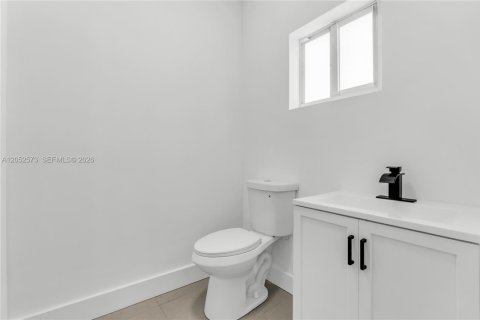 Villa ou maison à louer à Miami, Floride: 4 chambres, 341.79 m2 № 2179789 - photo 17