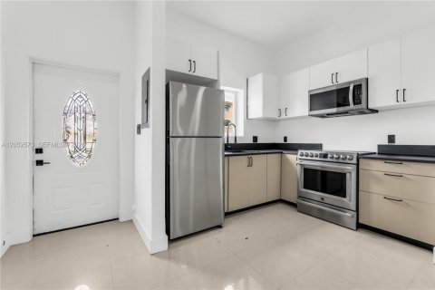 Villa ou maison à louer à Miami, Floride: 4 chambres, 341.79 m2 № 2179789 - photo 10
