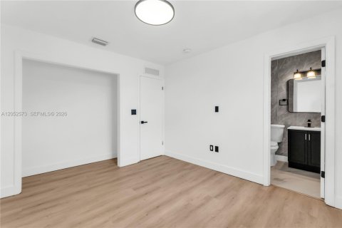 Villa ou maison à louer à Miami, Floride: 4 chambres, 341.79 m2 № 2179789 - photo 23