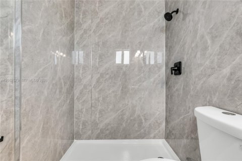 Villa ou maison à louer à Miami, Floride: 4 chambres, 341.79 m2 № 2179789 - photo 25
