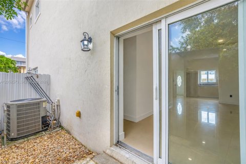 Villa ou maison à louer à Miami, Floride: 4 chambres, 341.79 m2 № 2179789 - photo 30