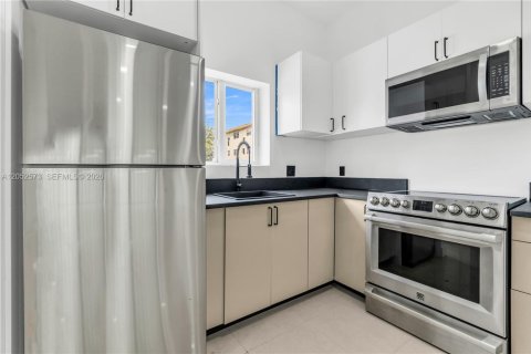 Villa ou maison à louer à Miami, Floride: 4 chambres, 341.79 m2 № 2179789 - photo 11