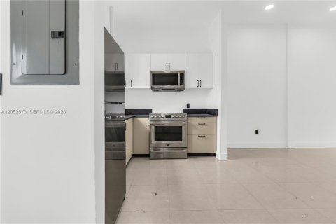 Villa ou maison à louer à Miami, Floride: 4 chambres, 341.79 m2 № 2179789 - photo 13