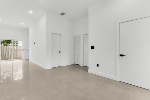 Villa ou maison à louer à Miami, Floride: 4 chambres, 341.79 m2 № 2179789 - photo 28