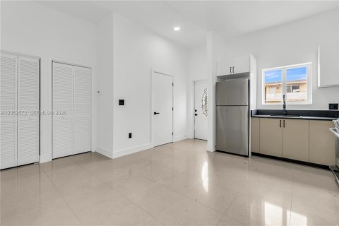 Villa ou maison à louer à Miami, Floride: 4 chambres, 341.79 m2 № 2179789 - photo 8