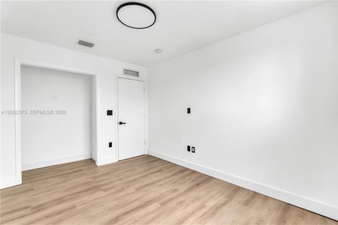 Villa ou maison à louer à Miami, Floride: 4 chambres, 341.79 m2 № 2179789 - photo 20