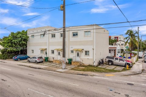 Villa ou maison à louer à Miami, Floride: 4 chambres, 341.79 m2 № 2179789 - photo 3