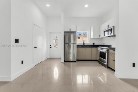 Villa ou maison à louer à Miami, Floride: 4 chambres, 341.79 m2 № 2179789 - photo 9