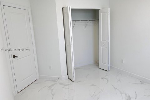 Снять в аренду таунхаус в Пемброк-Пайнс, Флорида 3 спальни, № 1999962 - фото 14