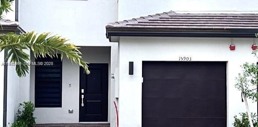 Таунхаус в Пемброк-Пайнс, Флорида 3 спальни № 1999962