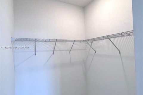 Снять в аренду таунхаус в Пемброк-Пайнс, Флорида 3 спальни, № 1999962 - фото 13