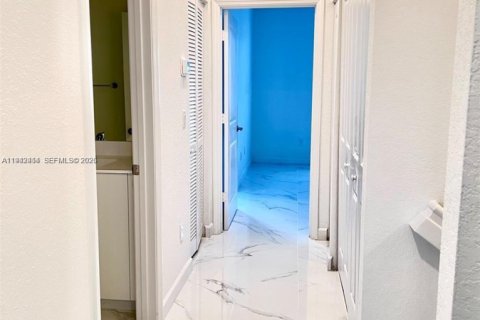 Снять в аренду таунхаус в Пемброк-Пайнс, Флорида 3 спальни, № 1999962 - фото 9