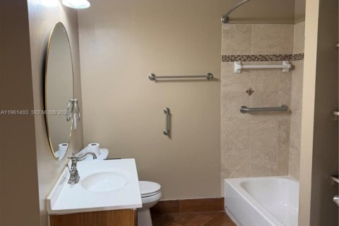 Casa en alquiler en Sunrise, Florida, 2 dormitorios, 82.22 m2 № 2023304 - foto 14