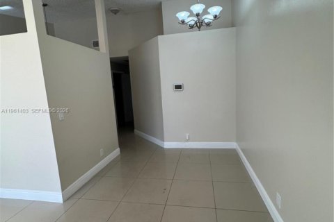 Casa en alquiler en Sunrise, Florida, 2 dormitorios, 82.22 m2 № 2023304 - foto 19