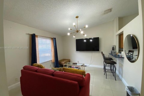 Casa en alquiler en Sunrise, Florida, 2 dormitorios, 82.22 m2 № 2023304 - foto 6