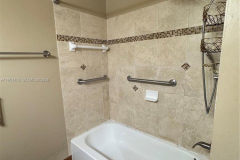 Casa en alquiler en Sunrise, Florida, 2 dormitorios, 82.22 m2 № 2023304 - foto 12