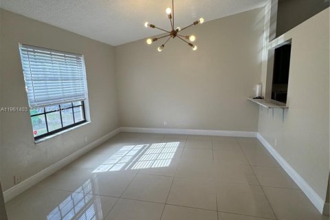 Casa en alquiler en Sunrise, Florida, 2 dormitorios, 82.22 m2 № 2023304 - foto 20