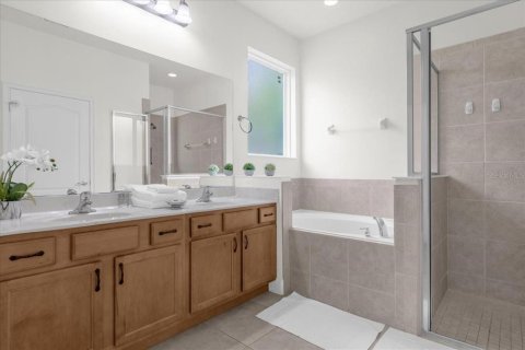 House in Davenport, Florida 4 bedrooms, 201.78 sq.m. № 2108697 - photo 21